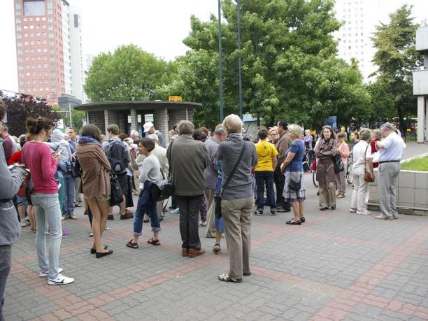 Spacer „O Grochowiakach, których już nie ma – spacer śladami historii Żydów na Grochowie”. Fot. Stowarzyszenie imienia Szymona An-skiego.