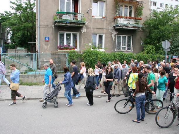 Spacer „O Grochowiakach, których już nie ma – spacer śladami historii Żydów na Grochowie”. Fot. Stowarzyszenie imienia Szymona An-skiego.