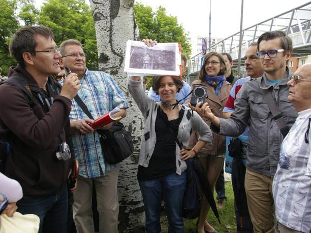 Spacer „O Grochowiakach, których już nie ma – spacer śladami historii Żydów na Grochowie”. Fot. Stowarzyszenie imienia Szymona An-skiego.