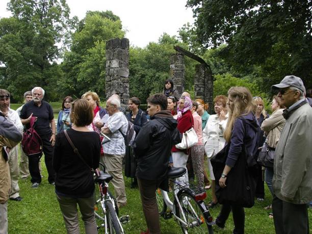 Spacer „O Grochowiakach, których już nie ma – spacer śladami historii Żydów na Grochowie”. Fot. Stowarzyszenie imienia Szymona An-skiego.